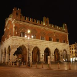 Piazza Cavalli - centro storico di Piacenza