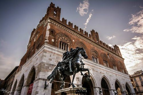 Piazza Cavalli - centro storico di Piacenza